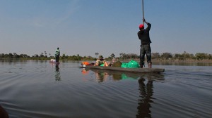mokoro v deltě Okawango
